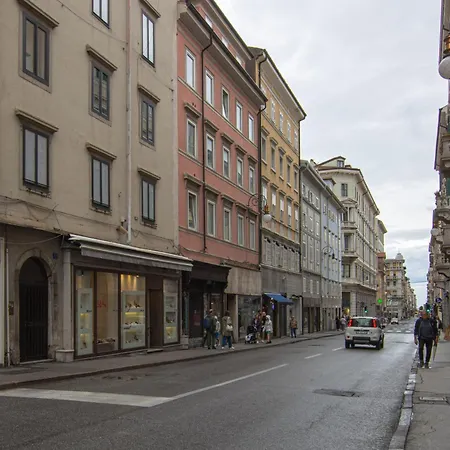 Apartment Piazza Goldoni Mazzini *free Wifi* Triest